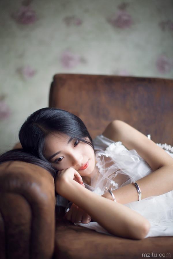 清纯妹子性感丝袜比基尼美女